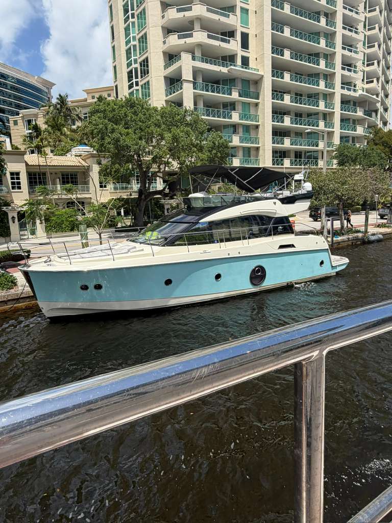 MC 52FT BENETEAU — Motor Yacht in Fort Lauderdale